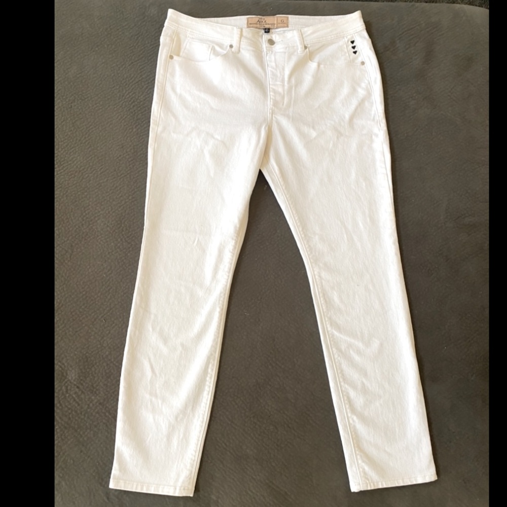 Giuliana + Disney Alice Womens White Straight Through The Looking Glass